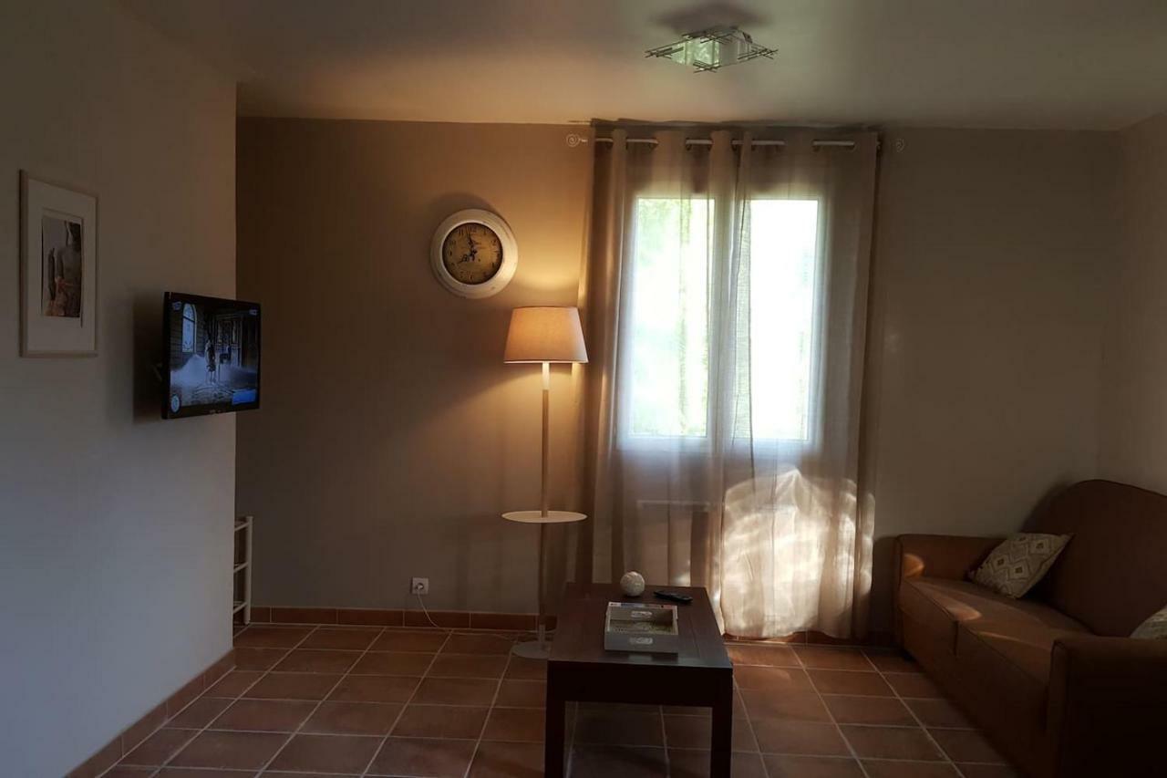 Logement Avec Piscine, Classe 3 Etoiles, De 42 M2 Tout Confort Au Calme Pour Un Couple Cahuzac-sur-Vere Luaran gambar