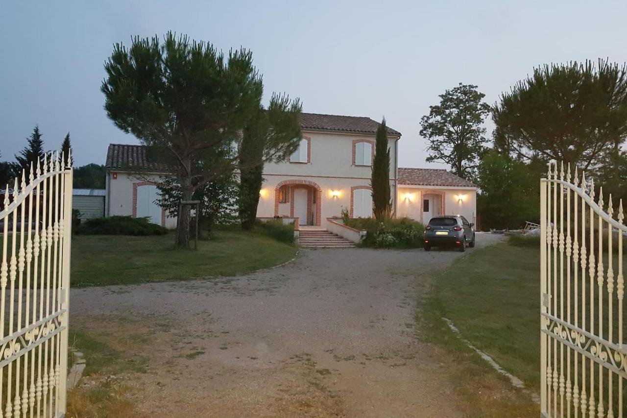 Logement Avec Piscine, Classe 3 Etoiles, De 42 M2 Tout Confort Au Calme Pour Un Couple Cahuzac-sur-Vere Luaran gambar
